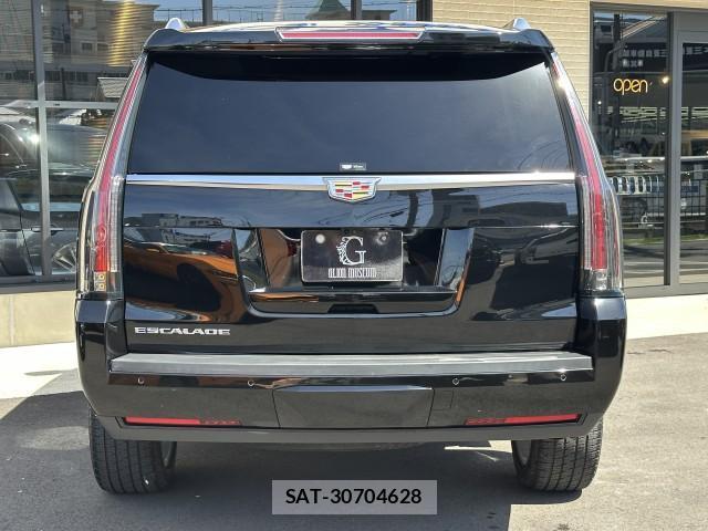 Cadillac ESCALADE 2021-04 8004110-1
