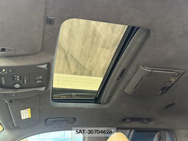 Cadillac ESCALADE 2021-04 8004110-17