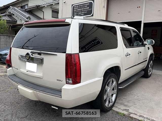 Cadillac ESCALADE 2010-09 8004298-3