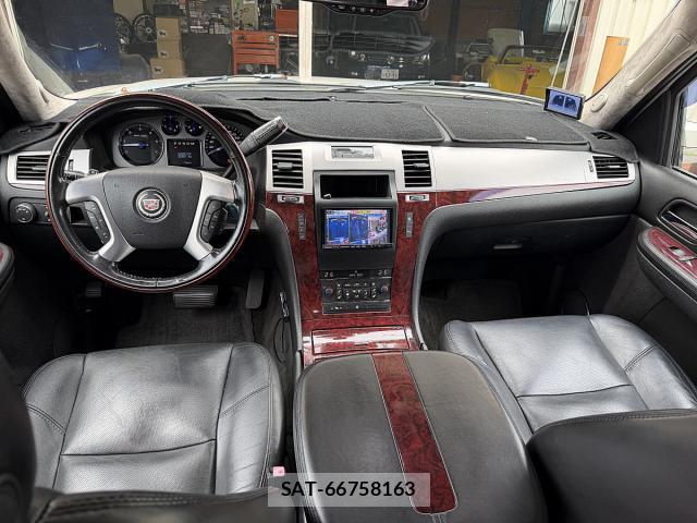 Cadillac ESCALADE 2010-09 8004298-5