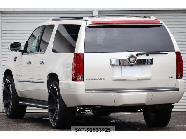 Cadillac ESCALADE 2012-07 8006783-1