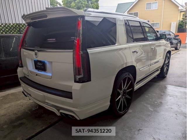 Cadillac ESCALADE 2014-07 8008765-1