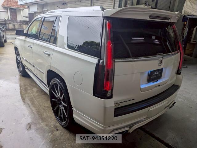 Cadillac ESCALADE 2014-07 8008765-10