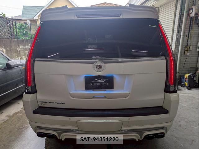 Cadillac ESCALADE 2014-07 8008765-11