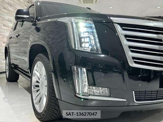 Cadillac ESCALADE 2018-03 8012650-10