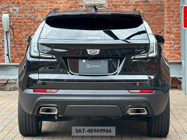 Cadillac XT4 2022-10 8003243-10