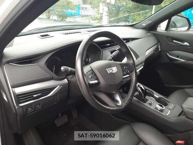 Cadillac XT4 2021-03 8010294-2