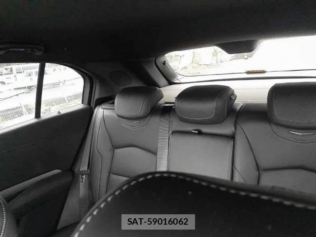 Cadillac XT4 2021-03 8010294-3