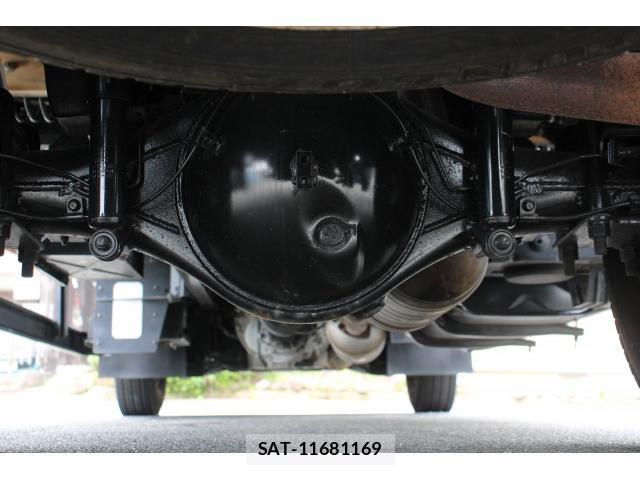 MITSUBISHI FUSO CANTER 2018-08 8003175-17
