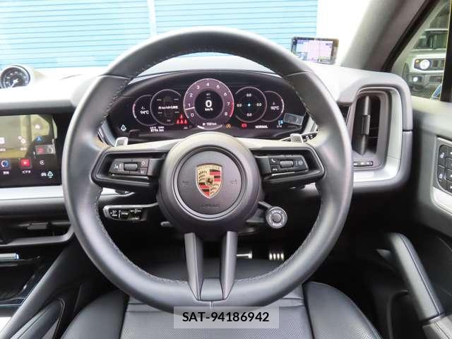 Porsche CAYENNE 2024-02 8003479-2