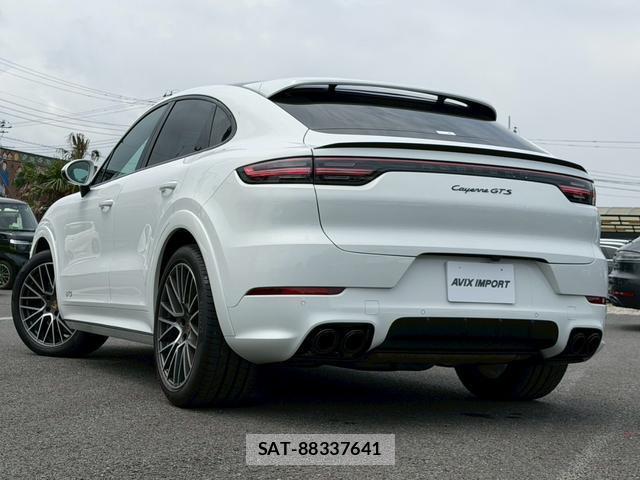 Porsche CAYENNE 2021-02 8011881-1