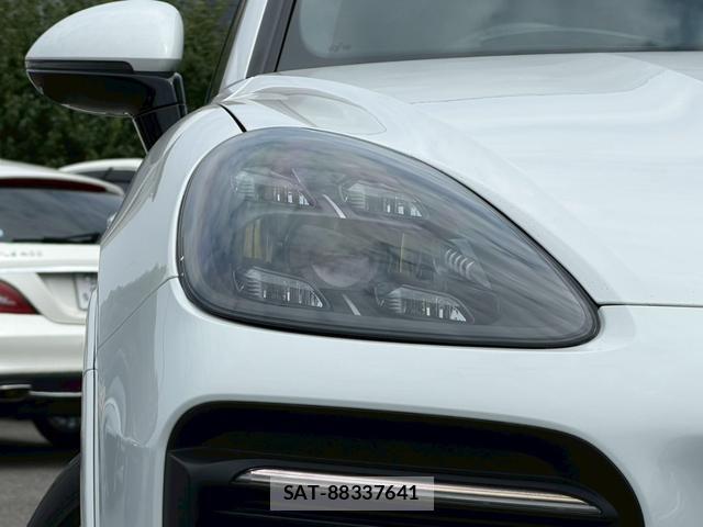 Porsche CAYENNE 2021-02 8011881-2