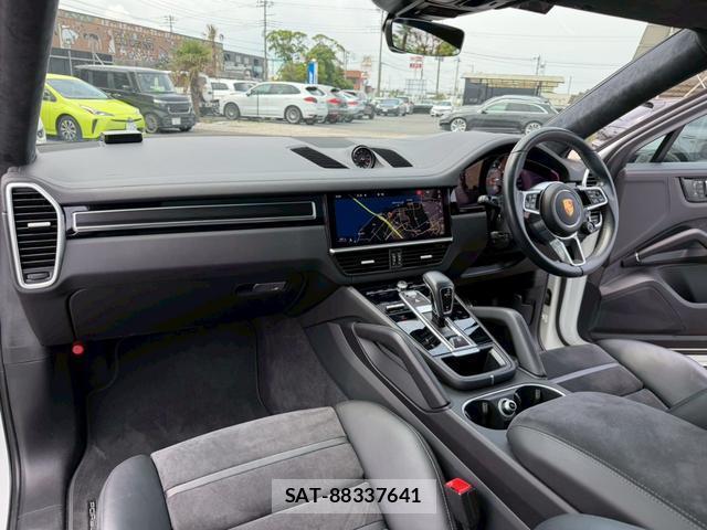 Porsche CAYENNE 2021-02 8011881-8