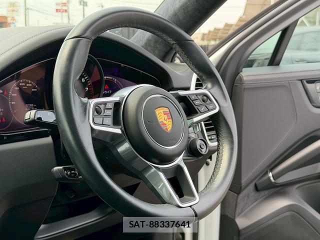 Porsche CAYENNE 2021-02 8011881-9