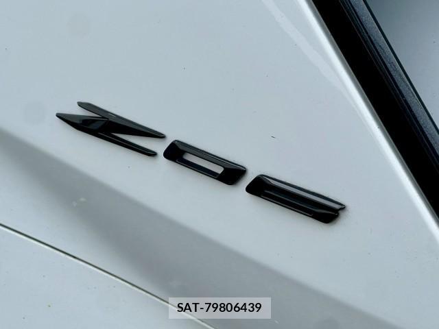 Chevrolet CORVETTE 2024-06 8011239-17