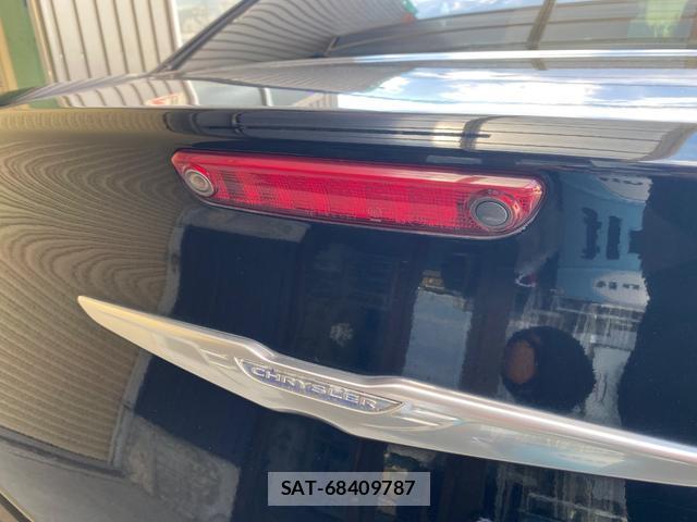 Chrysler 300 2013-02 8005876-15