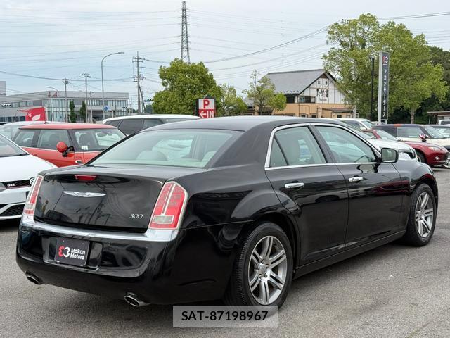 Chrysler 300 2013-05 8008436-11