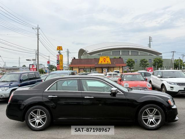 Chrysler 300 2013-05 8008436-12