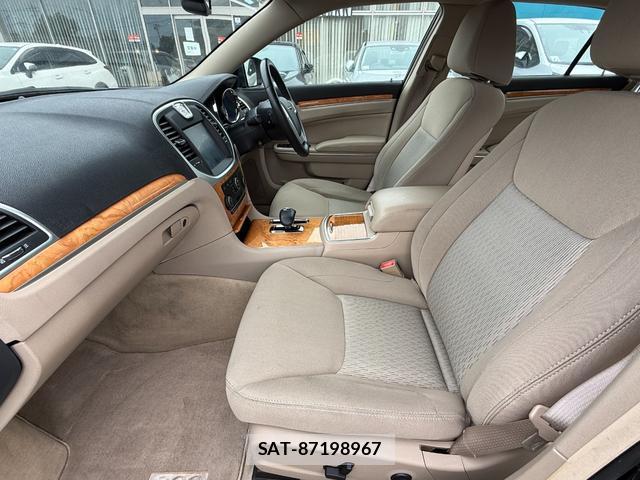 Chrysler 300 2013-05 8008436-15