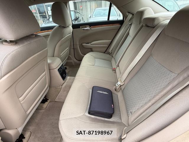 Chrysler 300 2013-05 8008436-16