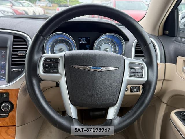 Chrysler 300 2013-05 8008436-17