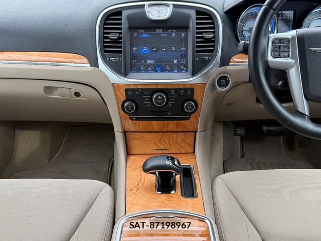 Chrysler 300 2013-05 8008436-18