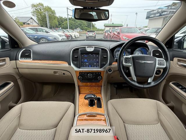 Chrysler 300 2013-05 8008436-3