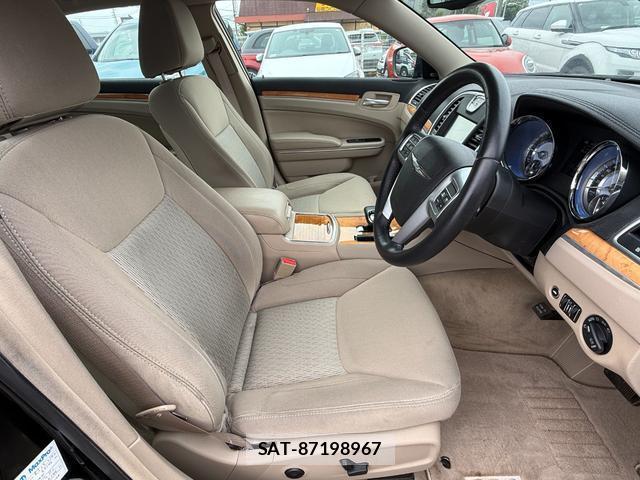 Chrysler 300 2013-05 8008436-4