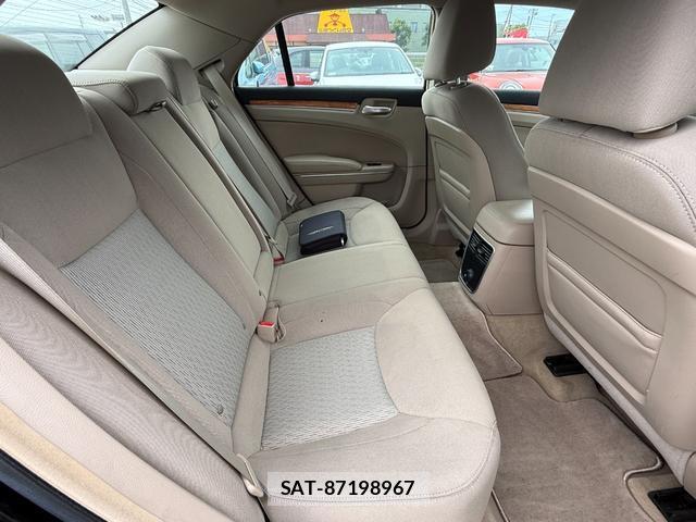 Chrysler 300 2013-05 8008436-5