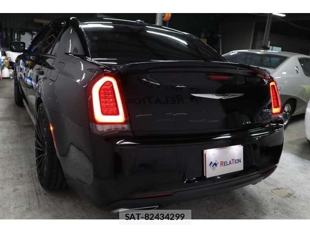 Chrysler 300 2016-09 8010679-1
