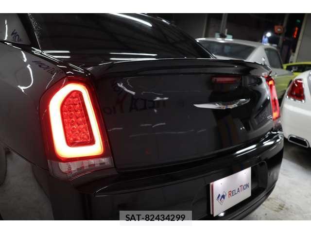 Chrysler 300 2016-09 8010679-10