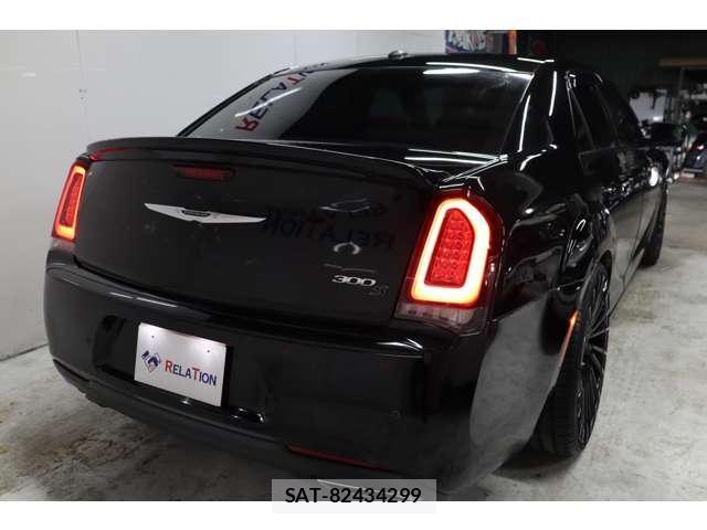Chrysler 300 2016-09 8010679-12
