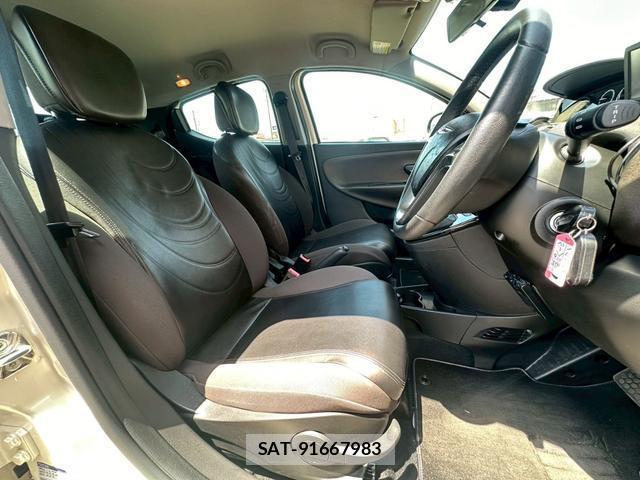 Chrysler YPSILON 2013-03 8012150-2