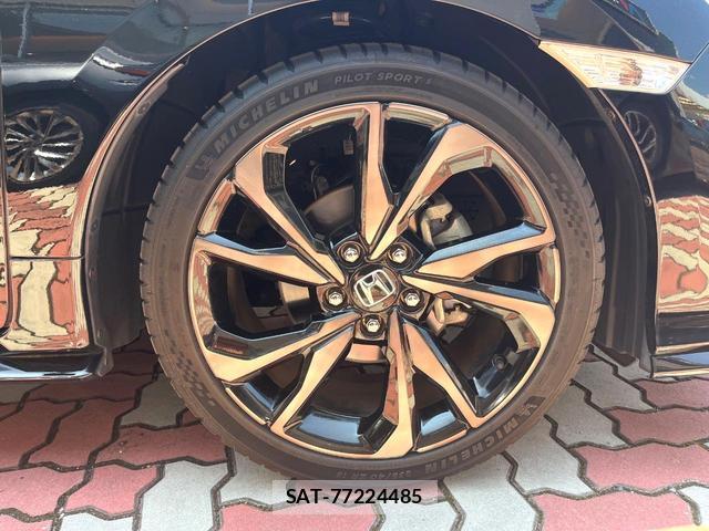 Honda CIVIC 2018-06 8005104-12