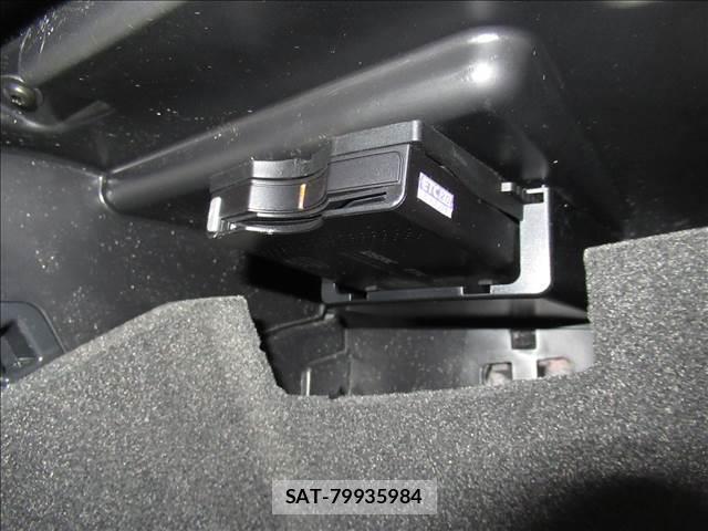 Mercedes Benz CLA-CLASS 2015-06 8006582-6