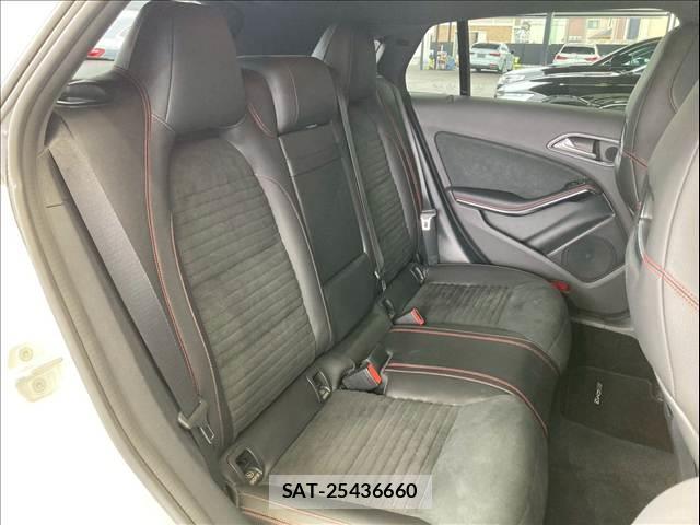 Mercedes Benz CLA-CLASS 2016-03 8007654-6
