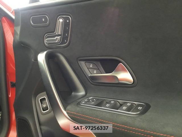 Mercedes Benz CLA-CLASS 2020-03 8011140-1