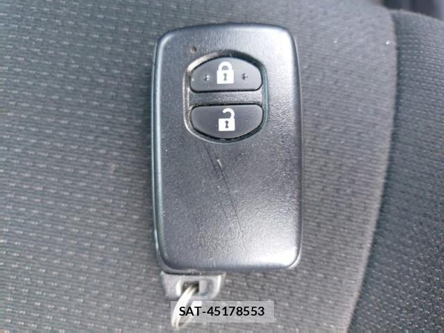 Toyota COROLLA AXIO 2021-08 8012107-14