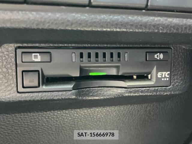 Toyota COROLLA SPORT 2018-06 8003833-17