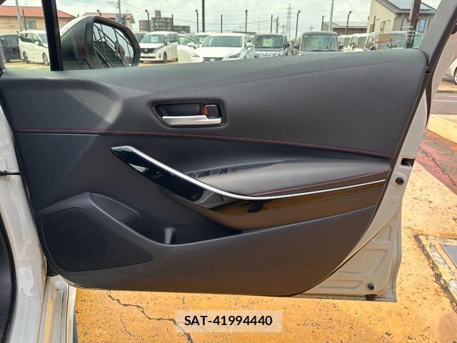 Toyota COROLLA SPORT 2019-06 8010386-16