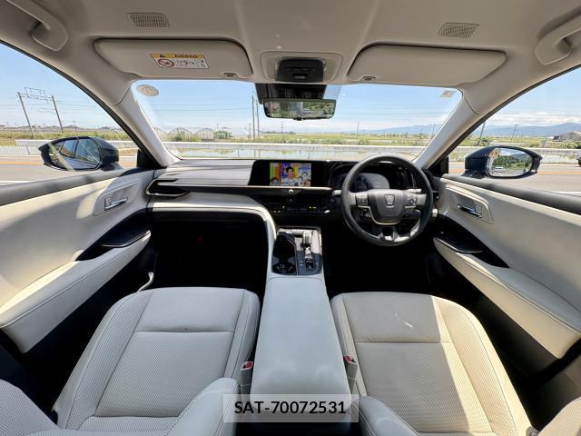 Toyota Crown Crossover 2023-03 8003807-5