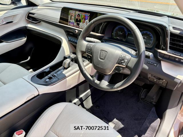 Toyota Crown Crossover 2023-03 8003807-6