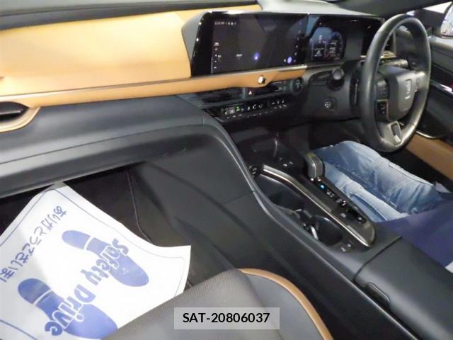 Toyota Crown Crossover 2022-12 8004257-2