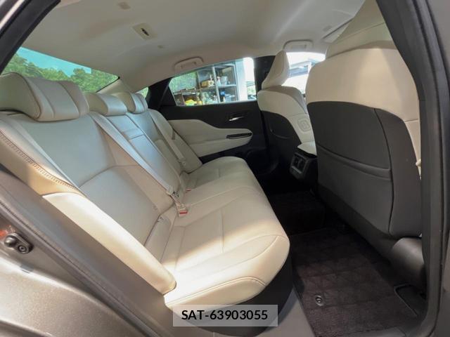 Toyota Crown Crossover 2023-03 8006203-8