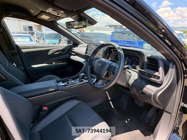 Toyota CROWN ESTATE 2025-10 8009561-18