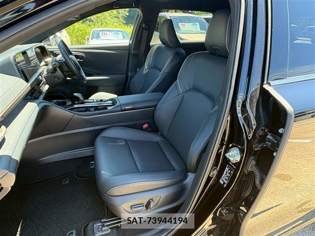 Toyota CROWN ESTATE 2025-10 8009561-4