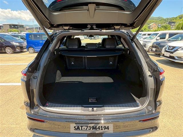 Toyota CROWN ESTATE 2025-10 8009561-6