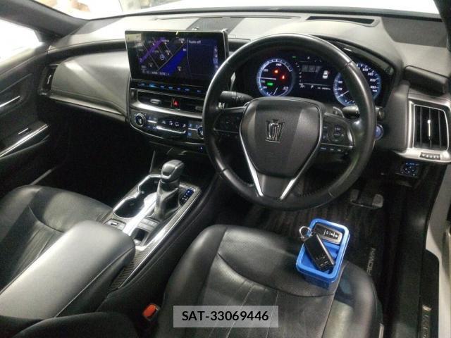 Toyota CROWN HYBRID 2021-06 8003717-2