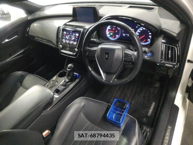 Toyota CROWN HYBRID 2019-02 8003742-2