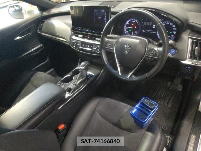 Toyota CROWN HYBRID 2022-05 8003748-2